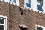 Metselwerk boven de portiek
<br/>
Marcel Westhoff, juni 2016